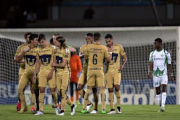 Mientras que el conjunto de los Pumas suma tres títulos de campeón de Concacaf, el conjunto de Tigres todavía no ha conseguido ganar el torneo. Los del Pedregal lo ganaron en 1980, 1982 y 1989. Tigres se quedó con las ganas, al caer en la Final ante América, el año pasado.