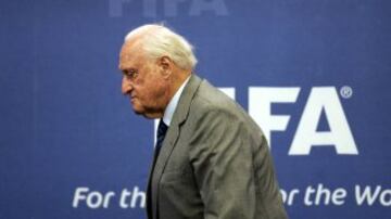 Agosto 16: Joao Havelange, presidente de la FIFA entre 1974 y 1998, falleció a los 100 años. Durante su largo reinado, el brasileño convirtió a la FIFA en una máquina de generar ingresos y extendió los Mundiales a nuevos territorios (Estados Unidos y Japón y Corea del Sur), ampliando el número de equipos de 16 a 32. Salpicado por escándalos de corrupción, tuvo que dejar su asiento en el COI en 2011, antes de dimitir de sus funciones de la FIFA en 2013.