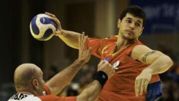 <b>SIN GOL. </b>Alberto Entrerríos intenta un lanzamiento en el partido ante Hungría.