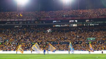 Explota afición contra la directiva de Tigres