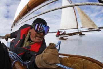 Los amantes de la vela sobre hielo han podido disfrutar más tiempo del río Hudson helado debido al duro invierno que ha padecido el noreste de EEUU.