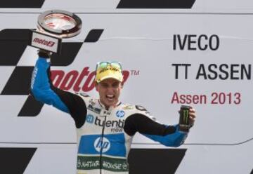 Pol Espargaró contento tras ganar la carrera de Moto2.