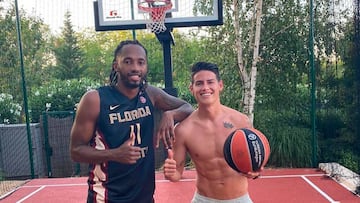 Braian Angola y James Rodríguez juegan baloncesto