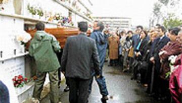 <b>ÚLTIMO ADIÓS</B>. Muchas personas despidieron ayer a Bango Fuente.