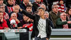 BILBAO, 13/01/2024.- El entrenador de la Real Sociedad, Imanol Alguacil, durante el partido de la vigésima jornada de LaLiga que Athletic Club de Bilbao y Real Sociedad disputan este sábado en el estadio de San Mamés. EFE/Javier Zorrilla
