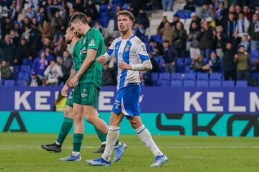 Puado rescató un punto para el Espanyol ante el Burgos. El delantero, antes de su gol, peinó un balón en un córner para asistir a Sergi Gómez en el 2-2; y posteriormente, a nueve minutos del final, puso el empate definitivo recogiendo el rechace de un disparo propio