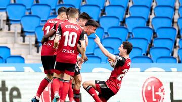 Los jugadores del CD Mirandés celebran el segundo gol ante la Real Sociedad B en LaLiga SmartBank.