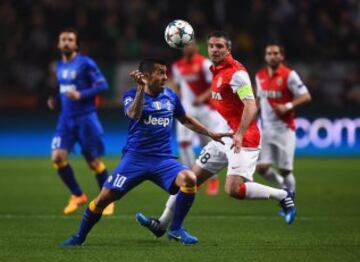 Carlos Tévez y Jeremy Toulalan 