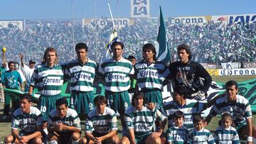 Equipo de Santos Laguna que ganó el campeonato en el Invierno 96.