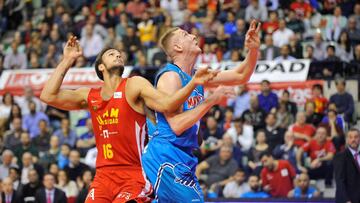 12/04/2018 UCAM Murcia y Montakit Fuenlabrada.
El UCAM Murcia ha asaltado los puestos de 'playoff' después de derrotar a un rival directo como el Montakit Fuenlabrada (82-62) en la jornada 27 de la Liga Endesa, superándole en el 'basket-average' y situándose en séptima posición, aunque empatado a triunfos con el noveno clasificado, precisamente su rival este jueves.
DEPORTES
ACB MEDIA