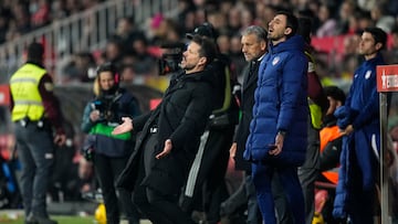 GIRONA, 03/01/2024.- El entrenador del Atlético de Madrid, Diego Simeone, durante el encuentro correspondiente a la jornada 19 de LaLiga EA Sports que Girona y Atlético de Madrid disputan hoy miércoles en el estadio Montilivi, en Girona. EFE / Siu Wu.
