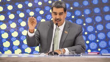 AME2031. CARACAS (VENEZUELA), 04/12/2023.- El presidente de Venezuela, Nicolás Maduro, habla durante un acto en el Consejo Nacional Electoral (CNE) hoy, en Caracas (Venezuela). Maduro aseguró este lunes tener "un plan" para "recuperar los derechos históricos" que -afirmó- tiene su país sobre el Esequibo, un territorio de casi 160.000 kilómetros cuadrados en disputa con Guyana, aunque no dio ningún detalle sobre la estrategia para lograr este objetivo. EFE/ Rayner Peña R.