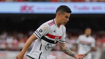 James Rodríguez disputando un partido con la camiseta de Sao Paulo.