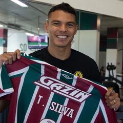 Thiago Silva supera a Marcelo