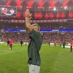 Maracaná revolucionado y abrazo con ‘Gabigol’: Vidal llegó como estrella