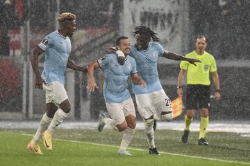 Pedro de la SS Lazio celebra tras anotar el gol que puso el 1-0 en el marcador durante el partido de la fase de grupos de la UEFA Europa League 2024/25 entre la SS Lazio y el OGC Nice.