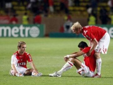 Se fue a la B en la temporada 2010/11 luego de estar 35 años en primera. El equipo del principado tan solo pudo sumar 44 puntos en toda la temporada. Ganó nueve partidos, empató 17 y perdió 12. Su retorno a la Ligue 1 se produjo en 2013.