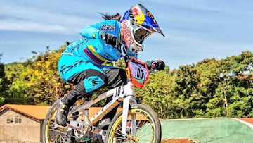 Mariana Pajón sufre caída en la final del Mundial de BMX