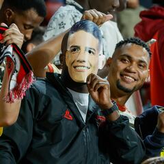 La ‘Jamesmanía’ inunda Vallecas