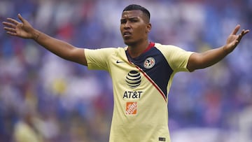 Roger Mart&iacute;nez jugando con el Am&eacute;rica en el Clausura 2019.