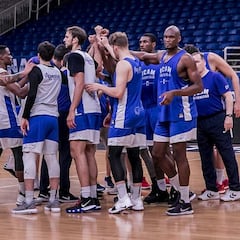 El UCAM Murcia sale sin miedo en un OAKA abarrotado