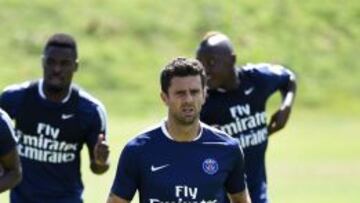 Motta entren&aacute;ndose con el PSG: