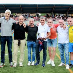 Mendilibar, agasajado por el Arratia, donde empezó su carrera