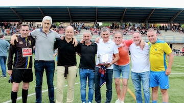 Mendilibar, agasajado por el Arratia, donde empezó su carrera