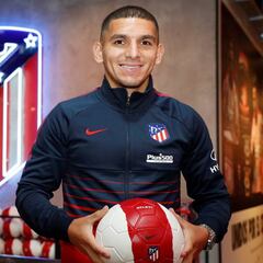 Lucas Torreira recoge el dorsal que deja Thomas en el Atlético