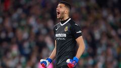 SEVILLE, SPAIN - FEBRUARY 06: Gero Rulli of Villarreal CF  celebrates during the LaLiga Santander match between Real Betis and Villarreal CF at Estadio Benito Villamarin on February 06, 2022 in Seville, Spain. (Photo by Fran Santiago/Getty Images)