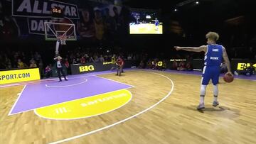 Clavada contra el racismo: machaca en la cara de 'Trump'