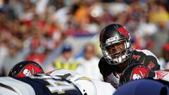 SAN DIEGO, CA - DECEMBER 04: Jameis Winston #3 of the Tampa Bay Buccaneers calls a play against the San Diego Chargers during the first half of a game at Qualcomm Stadium on December 4, 2016 in San Diego, California.   Jeff Gross/Getty Images/AFP
 == FOR NEWSPAPERS, INTERNET, TELCOS &amp; TELEVISION USE ONLY ==