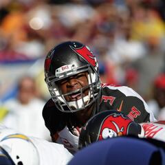 Jameis Winston mete a los Bucs en puestos de playoff