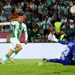 Nacional golea a Envigado y se acerca a la clasificación