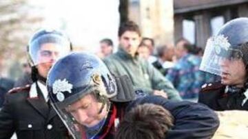<B>CARGAS.</B> La policía italiana debió emplearse con contundencia para evitar incidentes más graves.