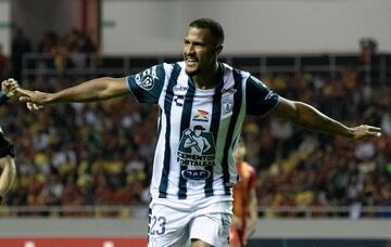 Pachuca's Venezuelan forward Salomon Rondon celebrates after scoring a goal during the Concacaf Champions Cup quarterfinals football match between Costa Rica's Herediano and Mexico's Pachuca at the National Stadium in San Jose on April 3, 2024. (Photo by Ezequiel BECERRA / AFP)