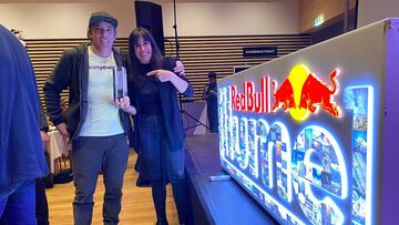 Los fotógrafos Yhabril y Alba Pardo en la ceremonia de entrega de premios del Red Bull Illume en Sölden, Austria, el 30 de noviembre del 2023.