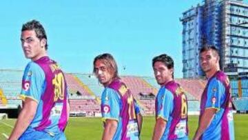 <b>AS CON EL LEVANTE.</b> Los granotas lucirán desde hoy el logotipo del Diario AS en su pantalón.