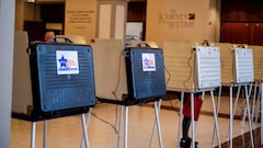 What is gerrymandering, the electoral practice that consists of altering electoral districts to obtain more votes in a US Election