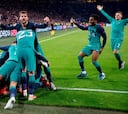 "Llorente creó el caos en el área del Ajax", dice la Prensa inglesa