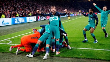 Fernando Llorente celebra junto a sus compa&ntilde;eros del Totteham el pase a la final de la Champions tras ganar al Ajax.