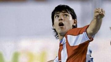 <b>SOBRESALIENTE</b>. Agüero espera un balón. Su inicio de temporada ha sido sobresaliente.