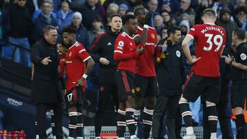 Soccer Football - Premier League - Manchester City v Manchester United - Etihad Stadium, Manchester, Britain - March 6, 2022 Manchester United interim manager Ralf Rangnick talks to Fred as play is stopped due to a medical emergency in the stands REUTERS/