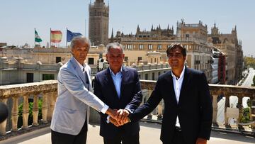 De la Hoz, Sanz y Haro, en el Ayuntamiento de Sevilla.