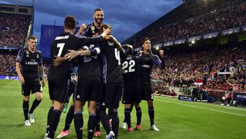 Celebraci&oacute;n del tanto de Isco ante el Atl&eacute;tico de Madrid en el estadio Vicente Calder&oacute;n.