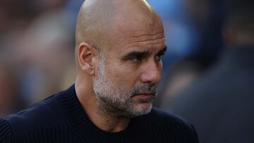 Manchester (United Kingdom), 25/10/2024.- Manchester City manager Pep Guardiola looks on ahead of the English Premier League soccer match between Manchester City and Southampton FC, in Manchester, Britain, 26 October 2024. (Reino Unido) EFE/EPA/ADAM VAUGHAN EDITORIAL USE ONLY. No use with unauthorized audio, video, data, fixture lists, club/league logos, 'live' services or NFTs. Online in-match use limited to 120 images, no video emulation. No use in betting, games or single club/league/player publications.