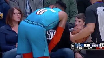 La reacci車n de Westbrook con un ni?o que le empuj車 que ha hecho que le lluevan los elogios