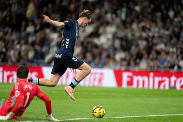Contragolpe del Celta con el Madrid volcado y con 9. Rueda centra a Iago Aspas y filtra un balón hacia Williot, dejándolo solo ante Courtois. El delantero, en el mano a mano, regatea al portero belga y anota a placer.