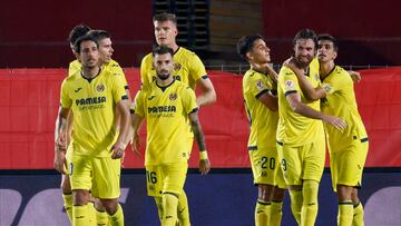 PALMA (ISLAS BALEARES) 18-08-23. Los jugadores del Villarreal celebran el gol de su equipo (anotado por el delantero Gerard Moreno) durante el partido correspondiente a la Jornada 2 LaLiga que Real Mallorca y Villarreal disputan este viernes en el estadio de Son Moix.- EFE/CATI CLADERA
