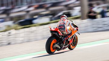 M¨¢rquez, con la Honda en Valencia.